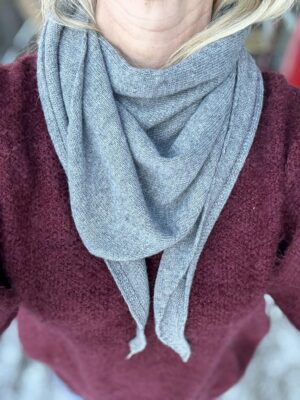 Trekantet strikkeskjerf medium